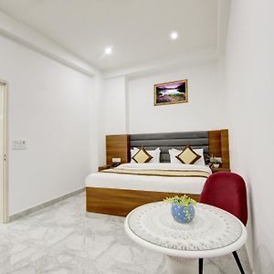 Family Room Private Bathroom